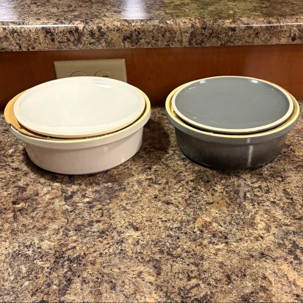 NWT PARINI 2 PC STONEWARE SERVING DISHES, WHITE AND GRAY, WITH LIDS